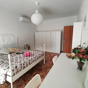 Liz's House, Super Servito A Italy